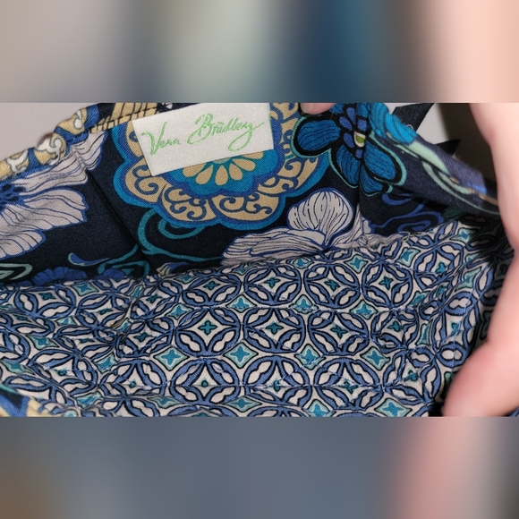 VB Crossbody Bag w/ matching Trifold Wallet - Mod Blue Floral Pattern Retired - Picture 8 of 9